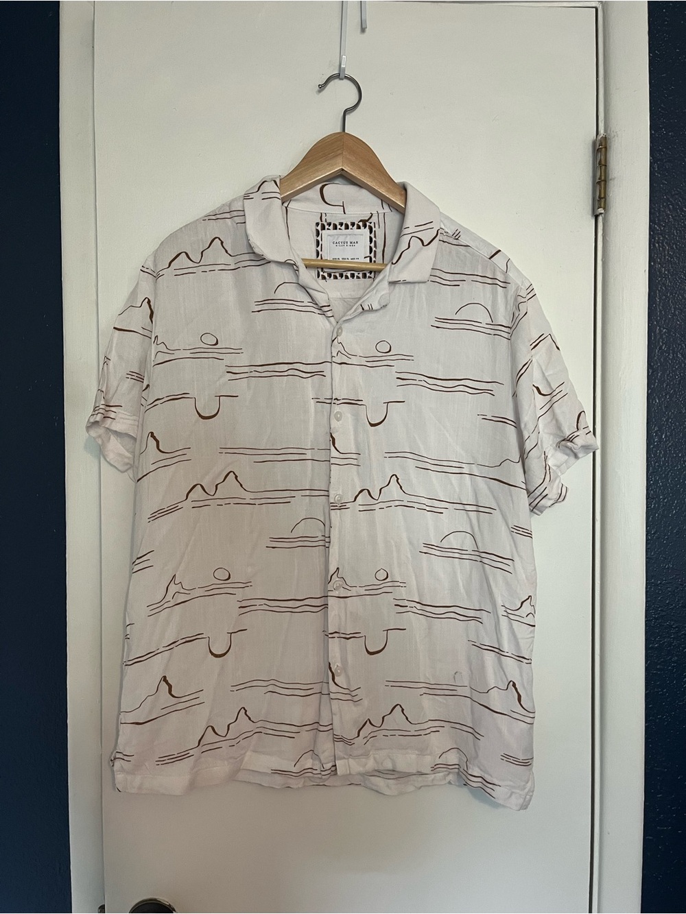 Cactus Short-Sleeve Button-Down Shirt in Off-White with Brown Print Size XL